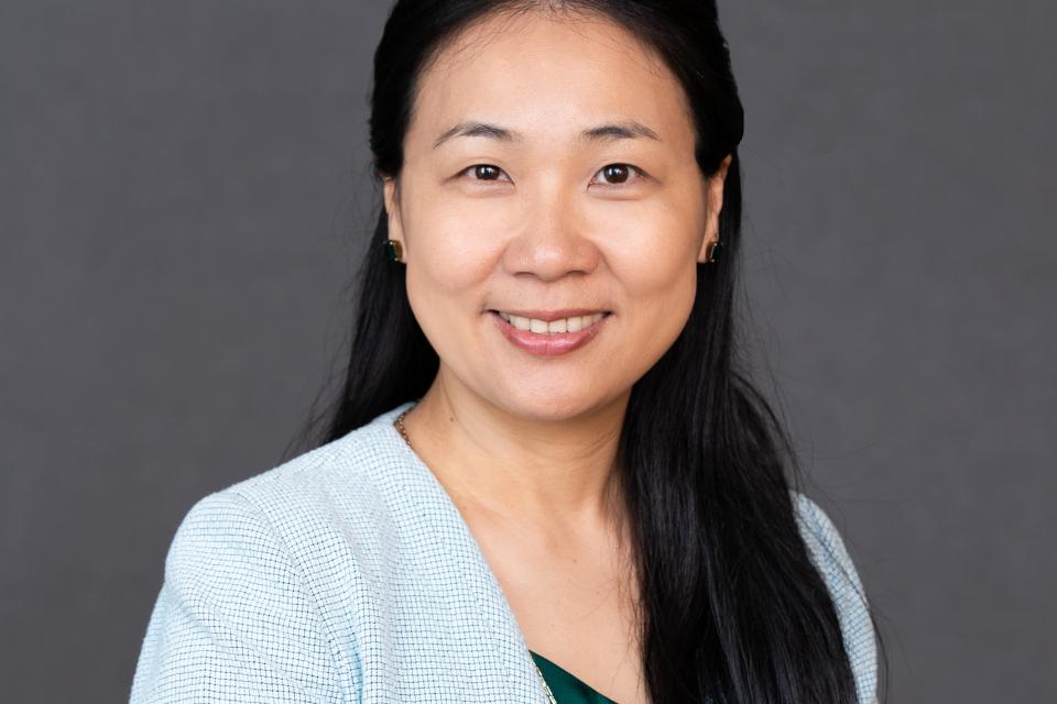 Headshot of Eva Zhang